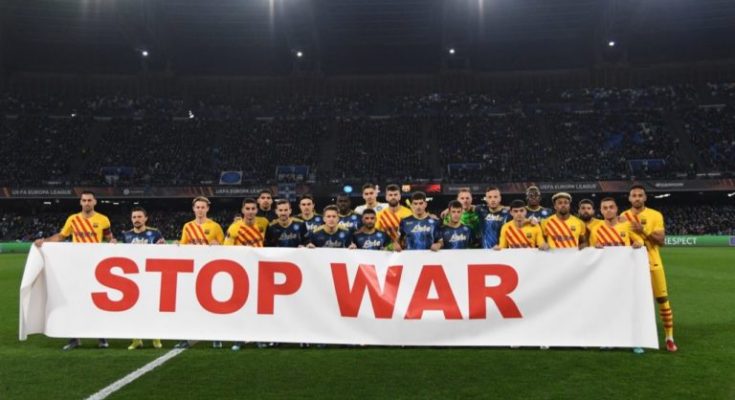 Napoli-Barcelona-stop-war-banner