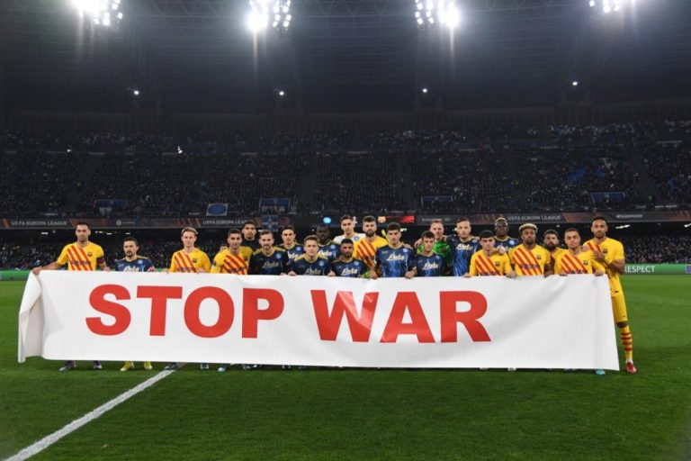 Napoli-Barcelona-stop-war-banner