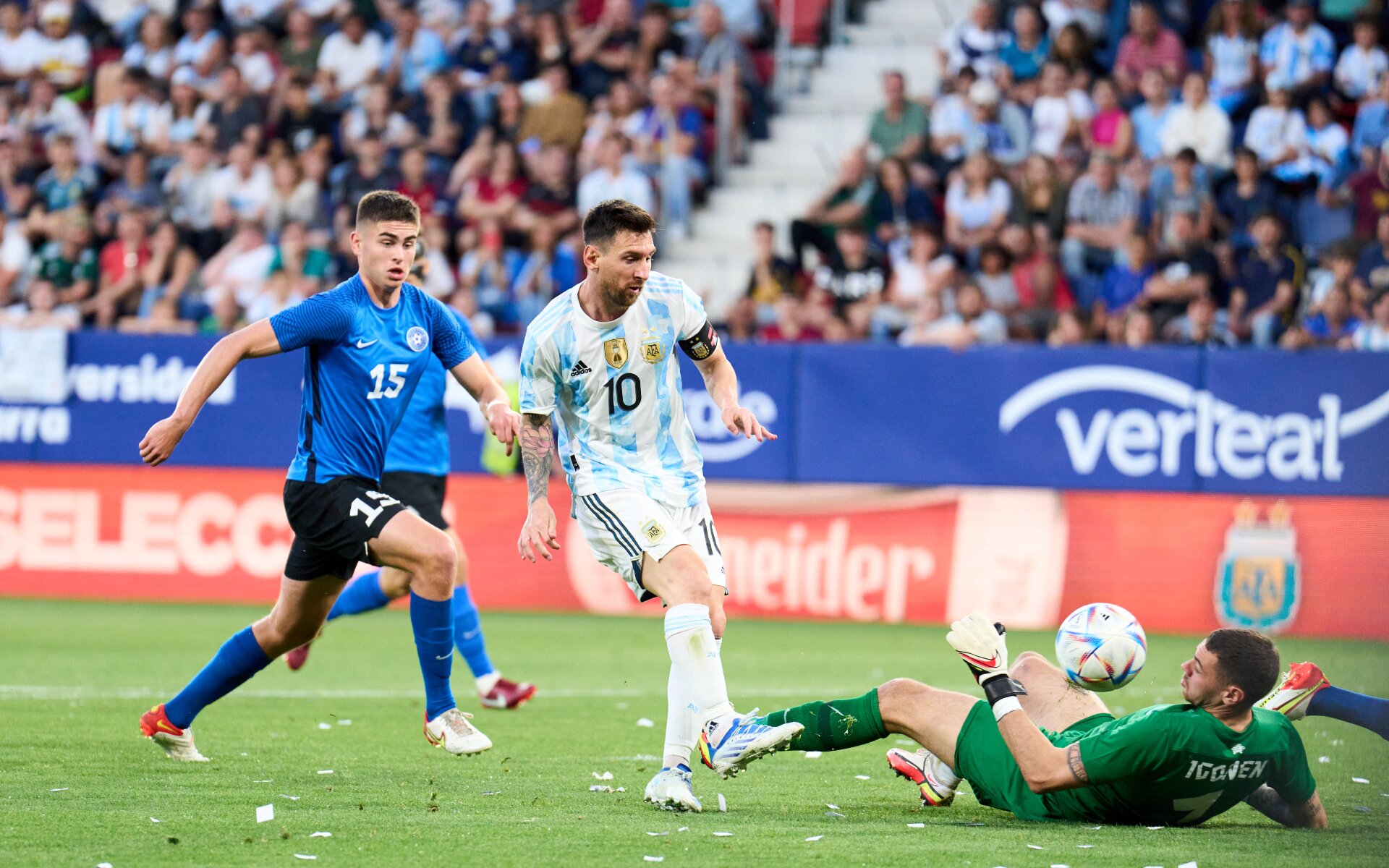 Messi-scores-five-goals-against-Estonia