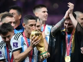 angel-di-maria-argentina-national-team-world-cup-trophy-1