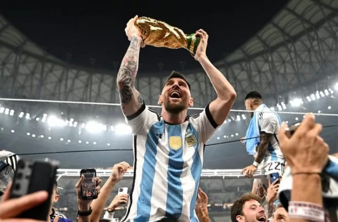lionel-messi-world-cup-trophy-instagram
