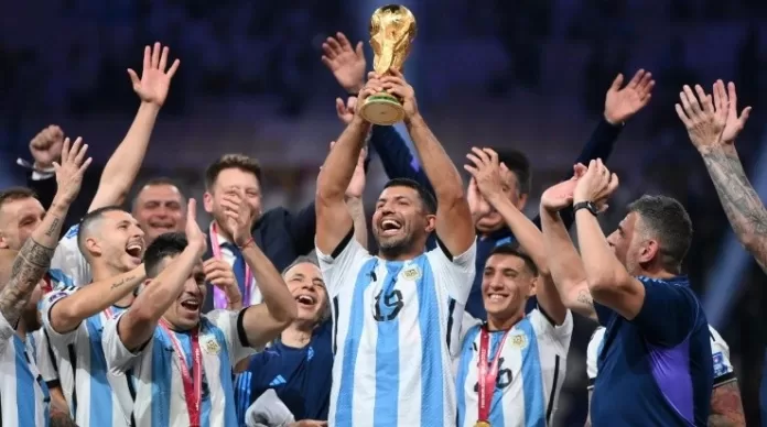sergio_aguerox_former_argentina_player_lifts_the_fifa_world_cup_qatar_2022_winner