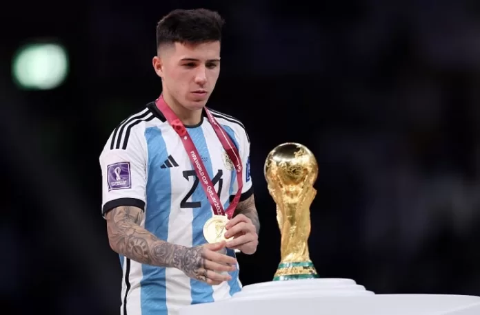 enzo-fernandez-argentina-national-team-world-cup-trophy